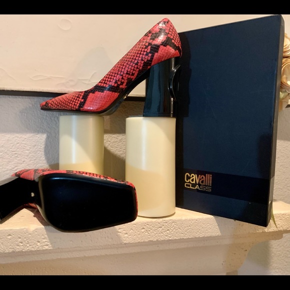 Roberto Cavalli size 7 red snake skin. - Picture 10 of 12